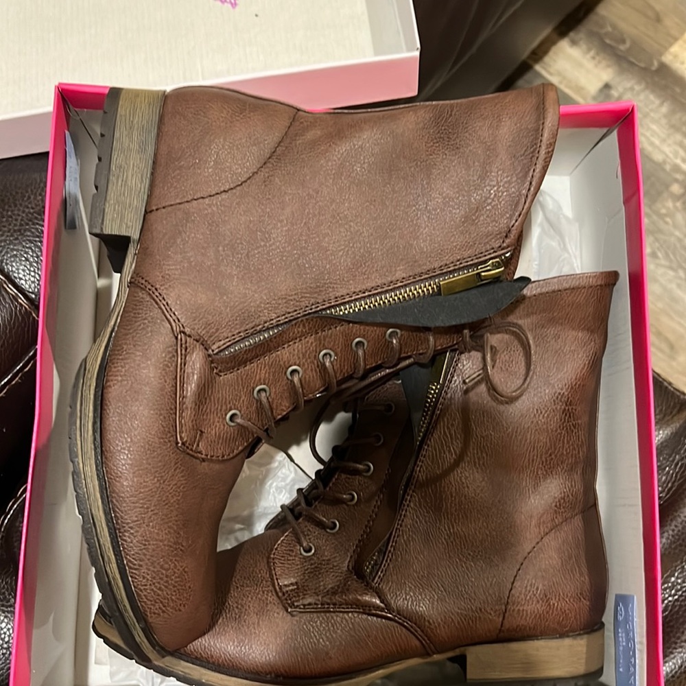 Combat boots